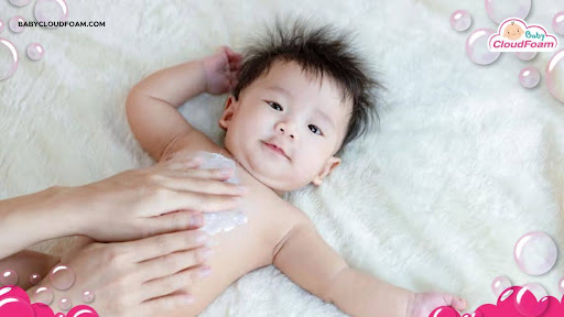 Cara mengatasi bruntusan pada wajah bayi