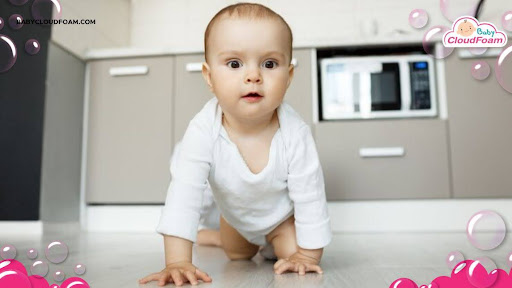 Kapan bayi mulai merangkak