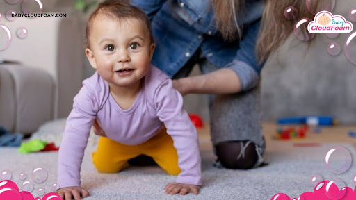 Kapan bayi mulai merangkak