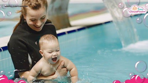 Bolehkah bayi berenang dengan pelampung leher
