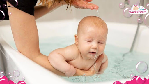 Perlengkapan mandi bayi