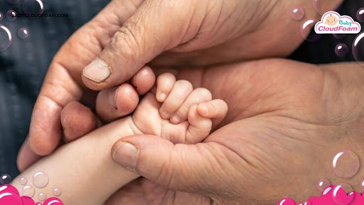 Tangan bayi mengepal