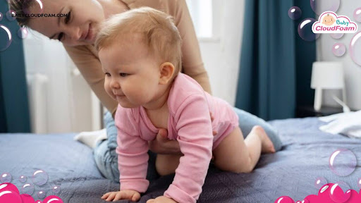Kapan bayi mulai berguling