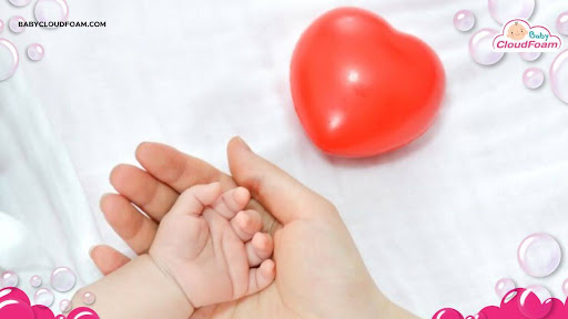 Tangan bayi mengepal