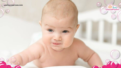 Kapan bayi mulai berguling