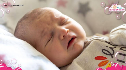 Bayi tidak berhenti bersin