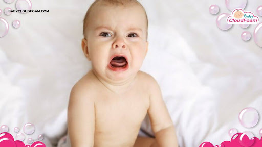 Bayi jatuh dari kasur