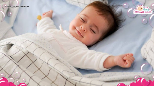 Bayi tidur pakai selimut