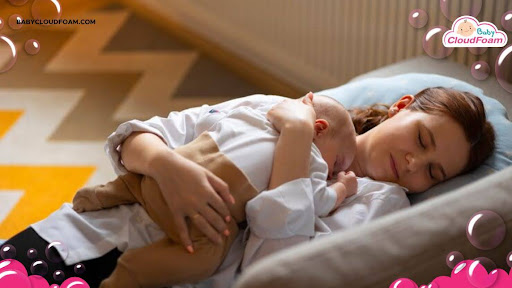 Bayi tidur miring
