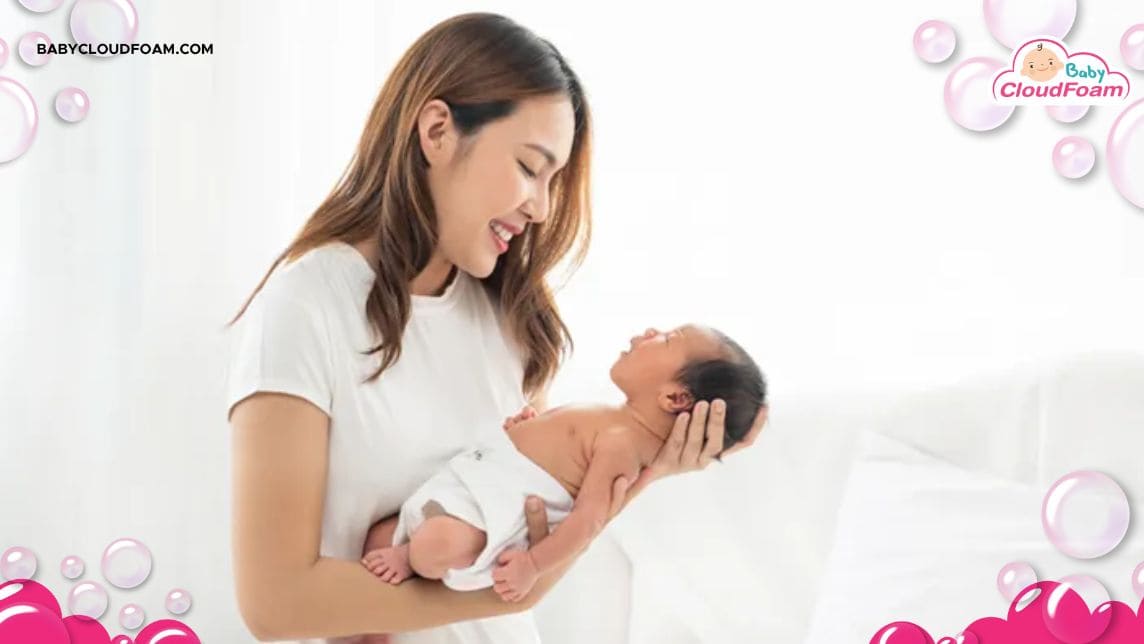 kapan bayi bisa berguling