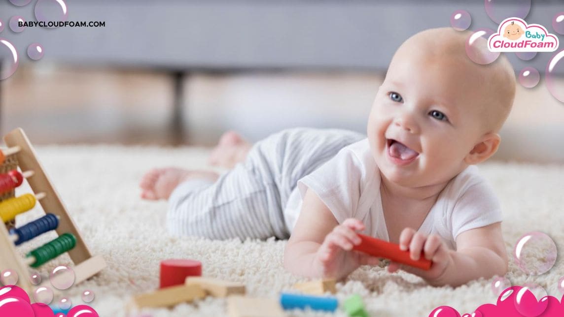 kapan bayi bisa berguling