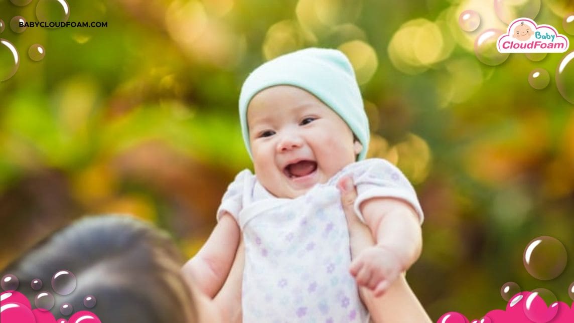 kenapa bayi tertawa sendiri